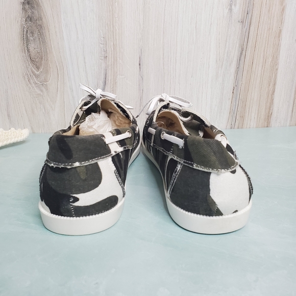 New! Brown Camouflage Tie Up Canvas Boat Shoes - Picture 8 of 8